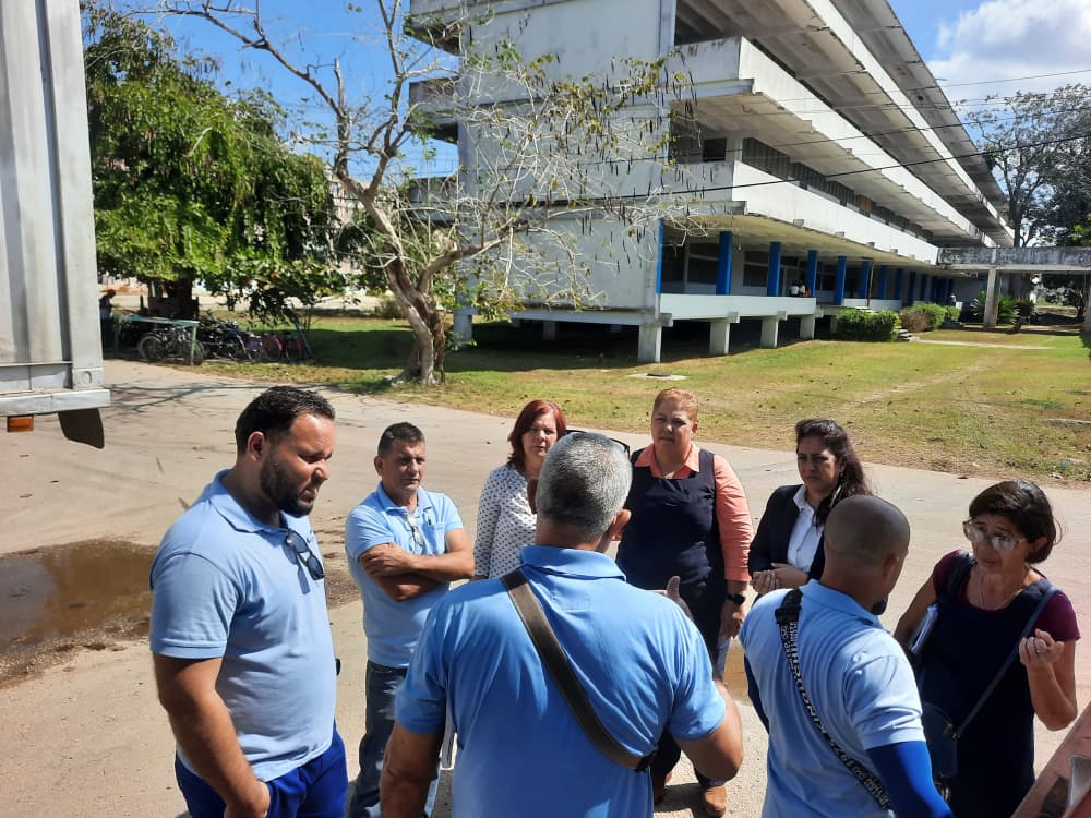 La vicepresidenta primera de la empresa, Odalys Rodríguez del Toro, visita Güines 