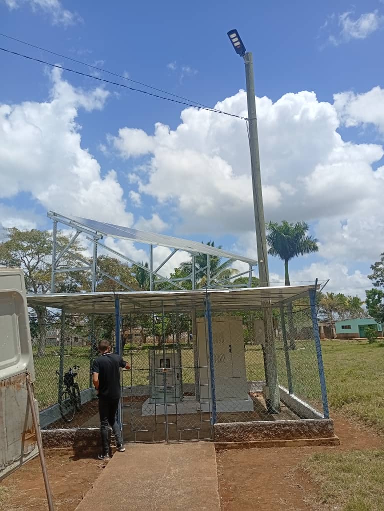 Paneles solares en radiobase en Matanzas
