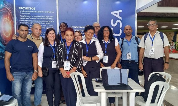 trabajadores en proyecto de innovación