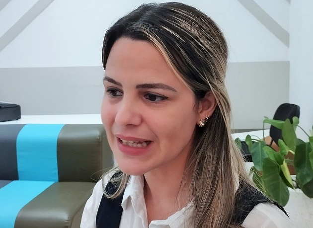 etecsa-mujer-comunicadora